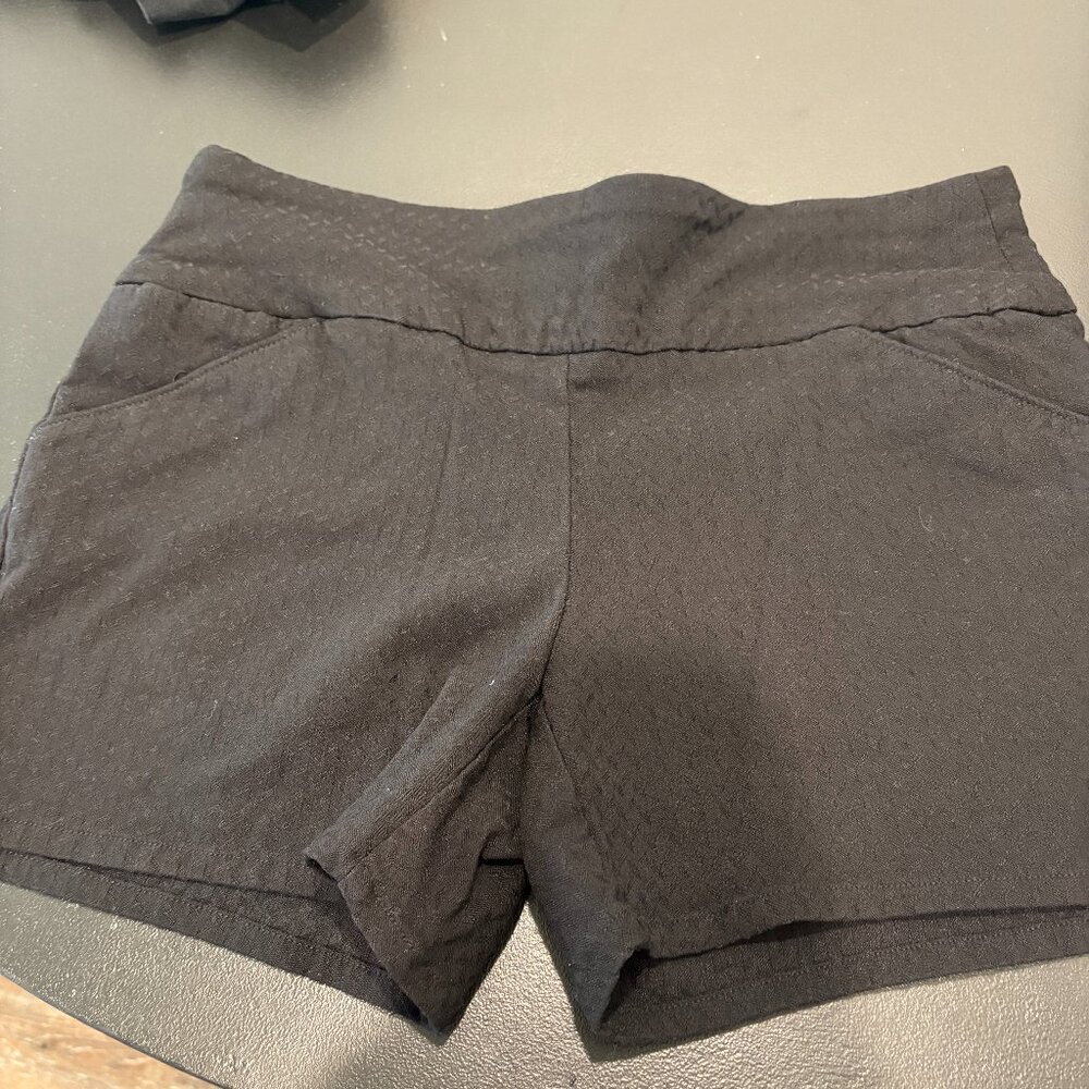 Versona Black Shorts